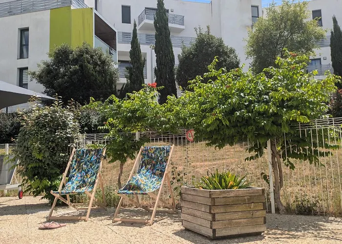 Résidence avec Piscine face au port 200m plage La Rochelle 